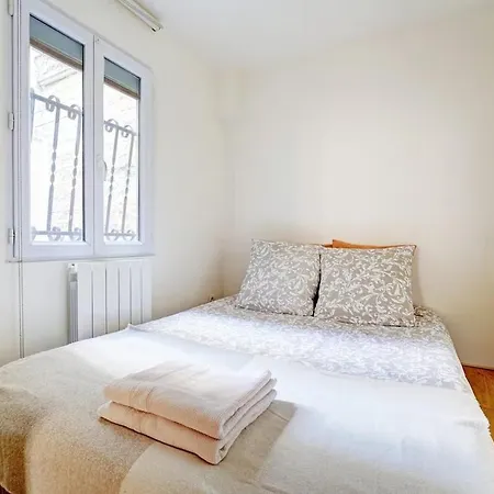 Cosy - Eiffel Tower Apartment